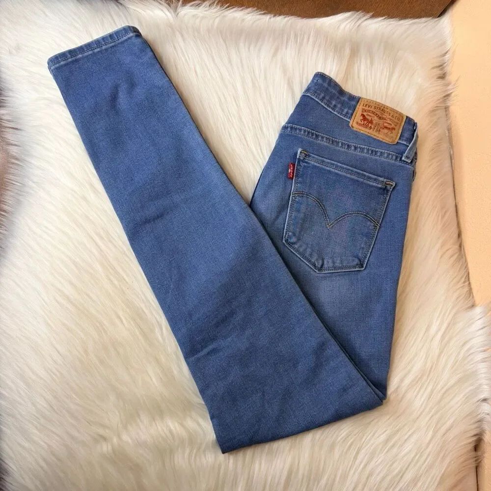 Levi’s 711 Skinny Jeans Medium Wash Size 26